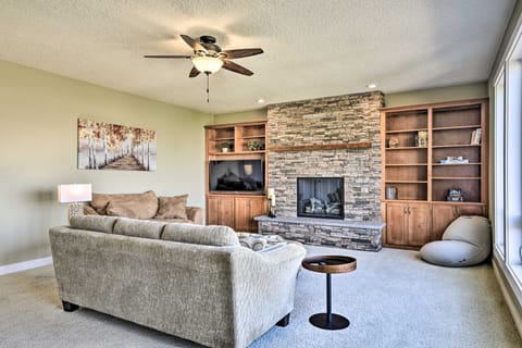 Incredible Oregon Retreat w/ Private Hot Tub! House in The Dalles