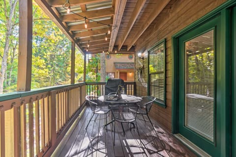 Picturesque Pigeon Forge Cabin w/ Mountain Views House in Pigeon Forge