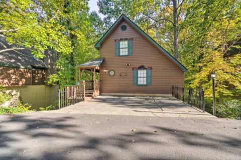 Picturesque Pigeon Forge Cabin w/ Mountain Views House in Pigeon Forge