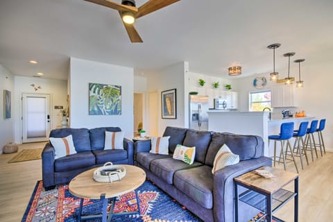 Lake Views + Pool Access: Lake Ozark Condo! Apartment in Village Four Seasons