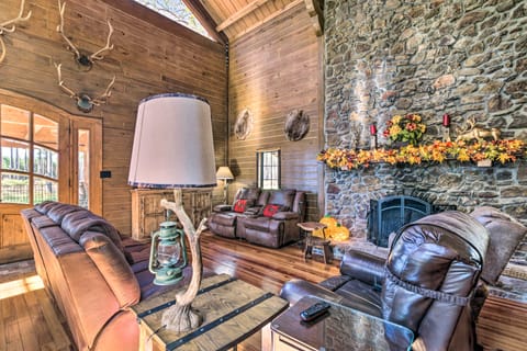 Countryside Cabin Retreat w/ Outdoor Kitchen! House in Mississippi