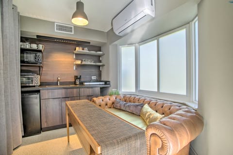 1 Mi to Deerfield Beach: Stylish Studio w/ Pool! Apartment in Deerfield Beach