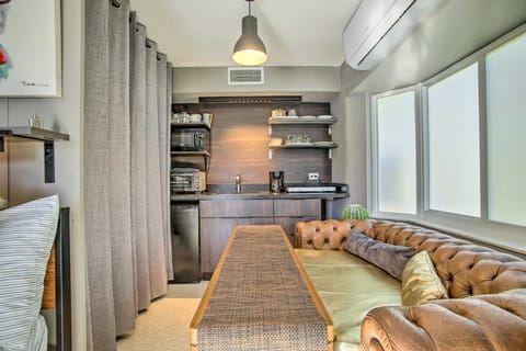 1 Mi to Deerfield Beach: Stylish Studio w/ Pool! Apartment in Deerfield Beach