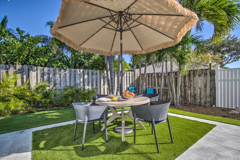 1 Mi to Deerfield Beach: Stylish Studio w/ Pool! Apartment in Deerfield Beach