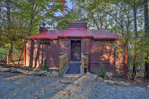 Ski Resort Cabin w/ Deck in Beech Mountain! House in Beech Mountain