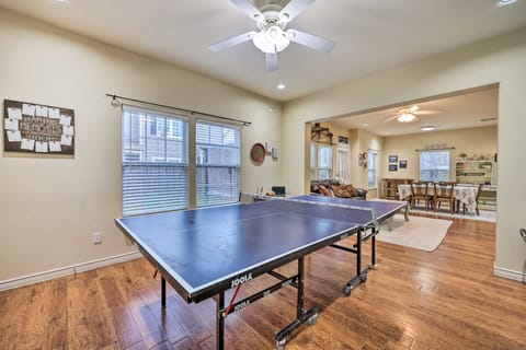 Walk to Lake: Townhome w/ Hot Tub in Afton! Apartment in Ozark Mountains