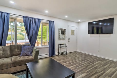 12 Mi to Camelback Ski Resort: Home w/ Decks! House in Tobyhanna