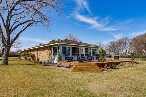 Family Fun on Eagle Mtn Lake! Home w/ Dock & Views House in Eagle Mountain Lake