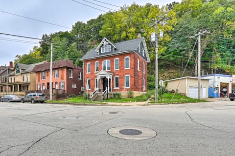 < 1 Mi to Downtown: Historic Dubuque Gem! House in Dubuque