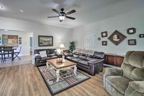 Near Sugar Mtn Resort! Mtn-View Outdoor Basecamp Apartment in Seven Devils