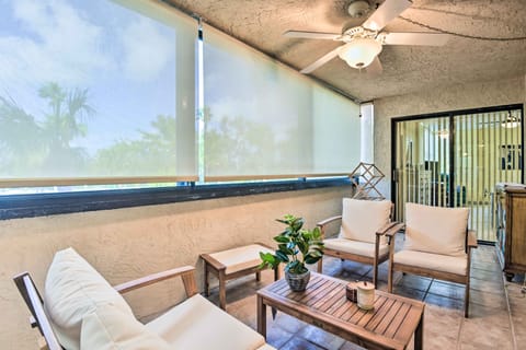 Breezy Siesta Key Condo w/ Bay Views & Pool! Apartment in Siesta Beach