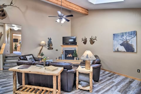 Family-Friendly Home w/ Hot Tub: 1 Mi to Dtwn House in Estes Park