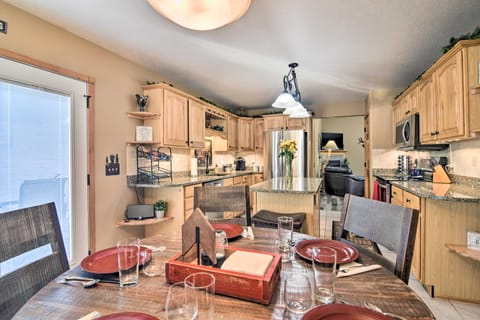 Family-Friendly Home w/ Hot Tub: 1 Mi to Dtwn House in Estes Park