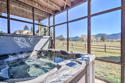 Family-Friendly Home w/ Hot Tub: 1 Mi to Dtwn House in Estes Park