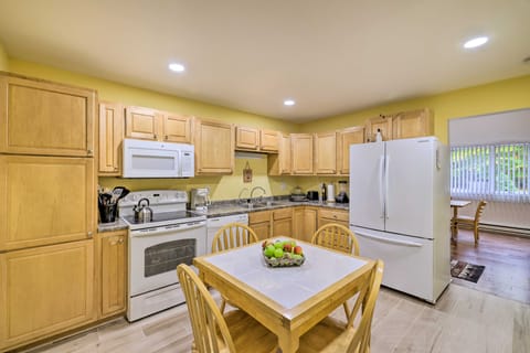 15 Mi to Skiing: Charming Tobyhanna Cottage! Cottage in Coolbaugh Township