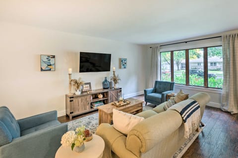 Airy Cottage Close to Rock Lake w/ Fire Pit! Cottage in Wisconsin