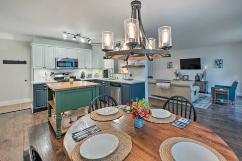 Airy Cottage Close to Rock Lake w/ Fire Pit! Cottage in Wisconsin