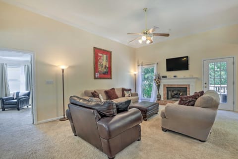 Peaceful Dallas Home w/ Deck + Charcoal Grill House in Georgia