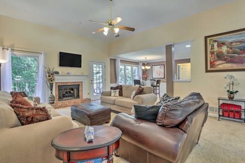 Peaceful Dallas Home w/ Deck + Charcoal Grill House in Georgia