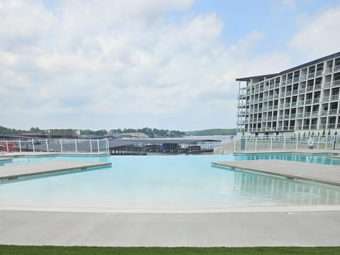 Lake-View Patio + Pool Access: Osage Beach Condo Apartment in Osage Beach