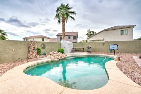2 Mi to Surprise Stadium! Pet-Friendly Pool House House in Surprise