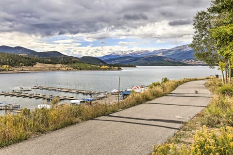 Lakefront Condo w/ Mtn Views in Dillon! Apartment in Dillon
