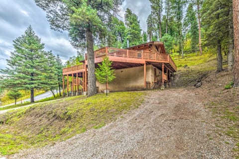 Updated Ruidoso Cabin w/ Spacious Deck & View House in Ruidoso