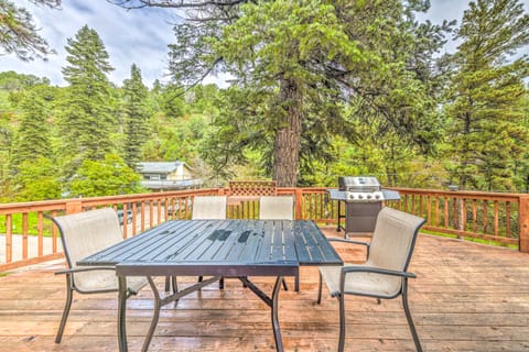 Updated Ruidoso Cabin w/ Spacious Deck & View House in Ruidoso