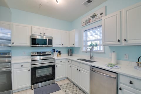Modern Condo at Barefoot Golf Resort w/ Patio Apartment in North Myrtle Beach