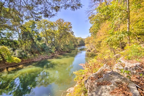 Calhoun Cabin w/ River View + Wraparound Deck House in Georgia