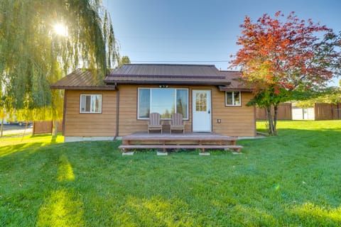 Lakeside Cabin w/ Beach ~ 14 Mi to Ski Area! House in Lakeside