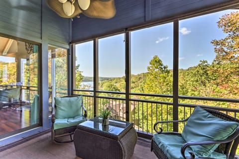 1 Mi to Margaritaville: Tan-Tar-A Estates Retreat House in Lake of the Ozarks