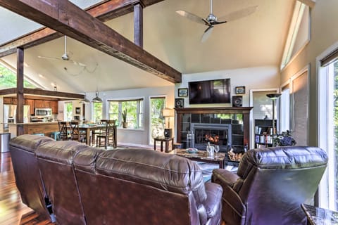 1 Mi to Margaritaville: Tan-Tar-A Estates Retreat House in Lake of the Ozarks