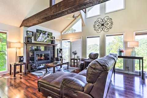 1 Mi to Margaritaville: Tan-Tar-A Estates Retreat House in Lake of the Ozarks