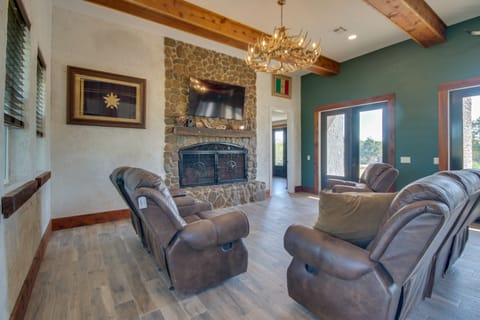 Stunning Ranch Villa: Private Pool & Hot Tub! Villa in Texas