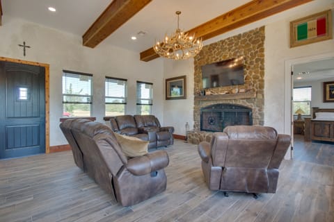 Stunning Ranch Villa: Private Pool & Hot Tub! Villa in Texas