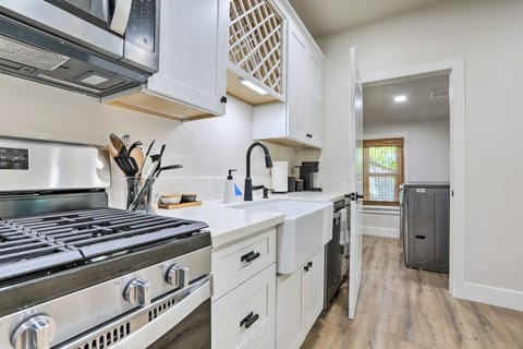 Boho-Chic Folsom Retreat: Walkable Location! House in Folsom