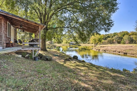 Idyllic Cabin w/ Fire Pit, Kayak On-Site! House in Tennessee
