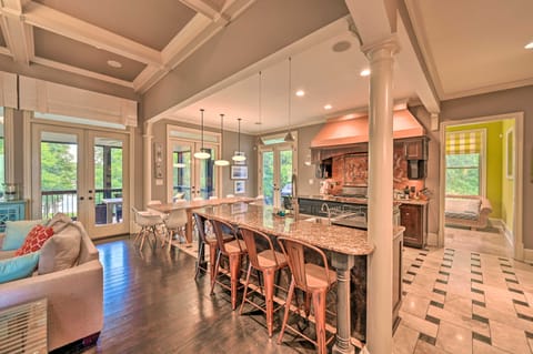 Upscale Family Home w/ Dock on Lake Hartwell! House in Reed Creek