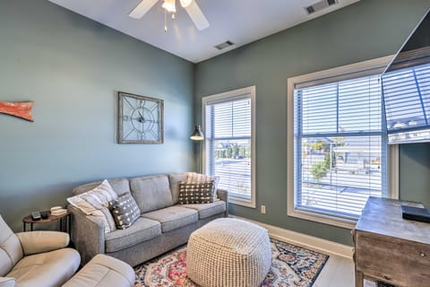 Dtwn Ludington Condo: Balcony, Walk To Beach! Apartment in Ludington