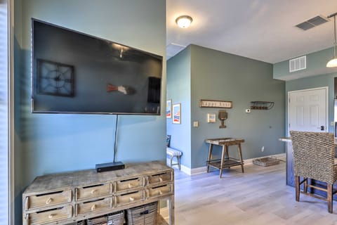 Dtwn Ludington Condo: Balcony, Walk To Beach! Apartment in Ludington