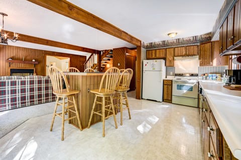 Pet-Friendly Gem: Hike, Fish & Golf in Gaylord House in Michigan