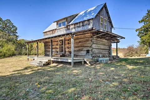 Unique Loft Cabin: Fire Pit & Fishing Access! House in Tennessee