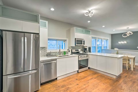 Remodeled Chicago Apartment < 9 Mi to Downtown Apartment in Chicago