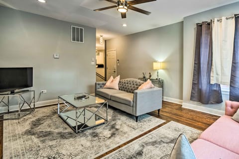 Remodeled Chicago Apartment < 9 Mi to Downtown Apartment in Chicago