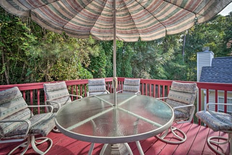 Spacious Acworth Home w/ Deck ~ 1 Mi to Lake House in Acworth