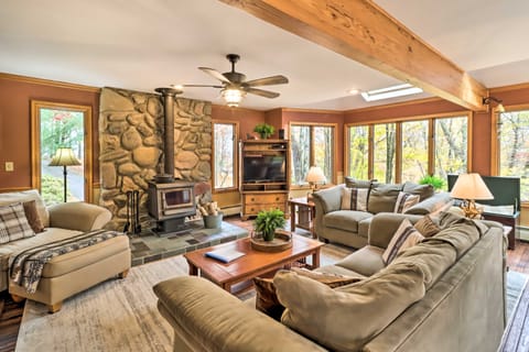 Outdoor Theater, Deck & Fire Pit: Poconos Retreat House in Kidder Township