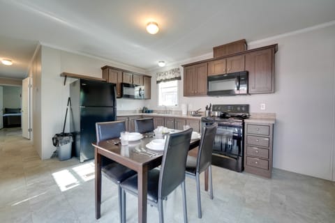 Cassopolis Cabin w/ On-Site Fishing Pier! House in Michigan