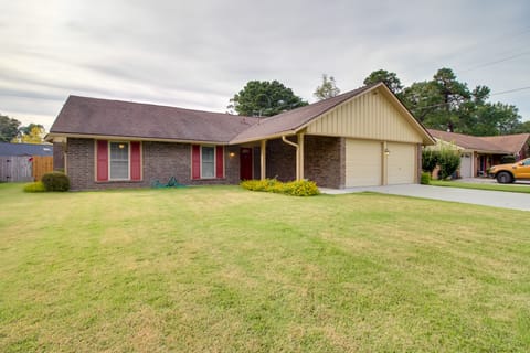 Savannah Escape ~ 11 Mi to Historic District! House in Savannah