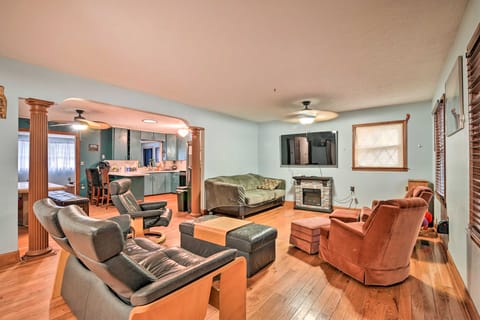 Spacious Home: Walk to Beach & Entertainment! House in Surfside Beach